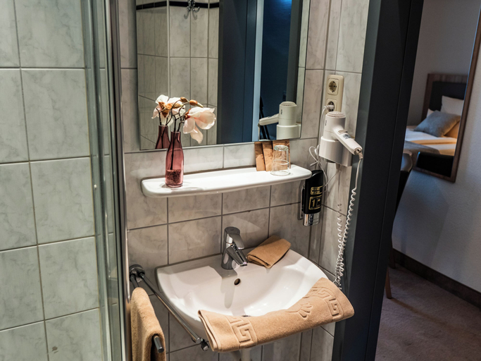 Bathroom 4, Wetzlarer Hof Hotel & Restaurant, Lahn-Dill-Kreis