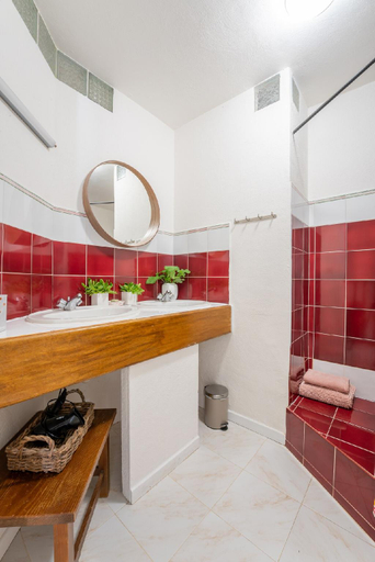 Bathroom 4, Le Vieux Moulin Cotignac, Var