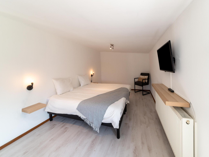 Others 5, Spacious holiday home with garden, Liège