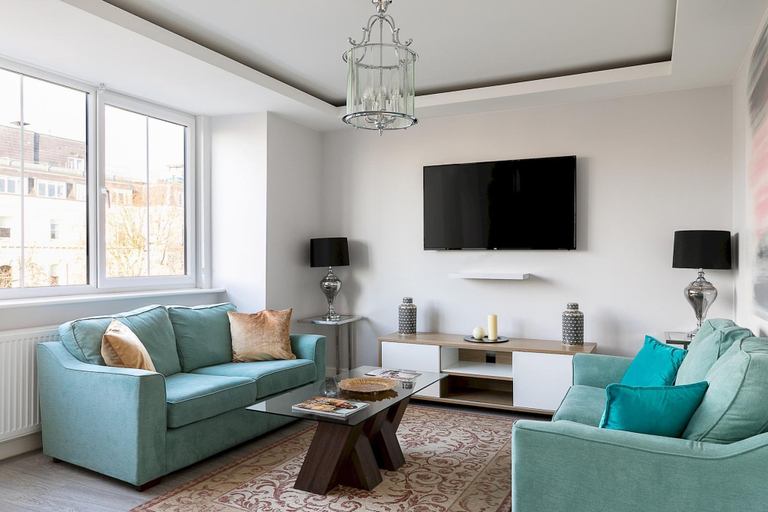 Room 4, Penthouse Brand new on Cromwell Road, London