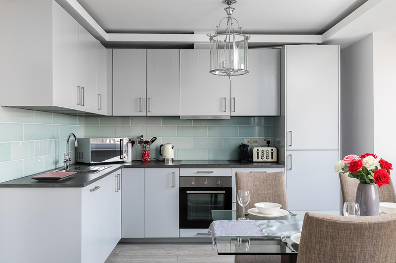 Room 5, Penthouse Brand new on Cromwell Road, London