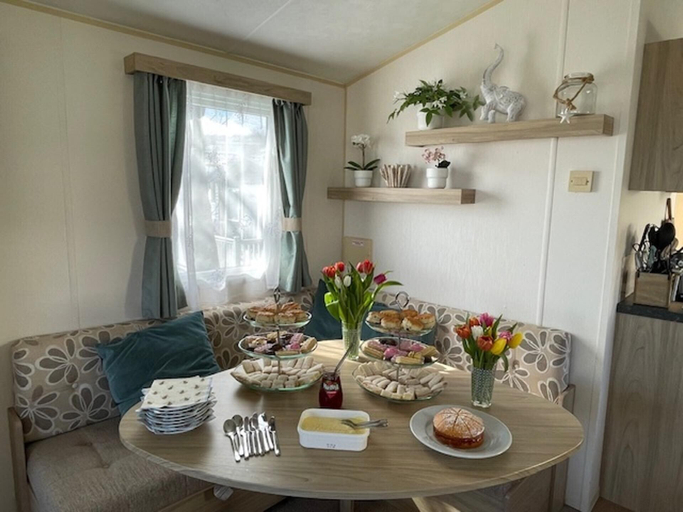 Dining 4, 3 Bed-sleeps 8-pet Friendly-parking-sea View, Devon