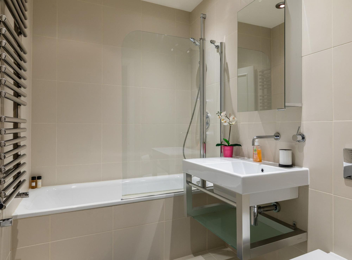 Bathroom 5, Picktheplace 3-bedroom Portman Square, London