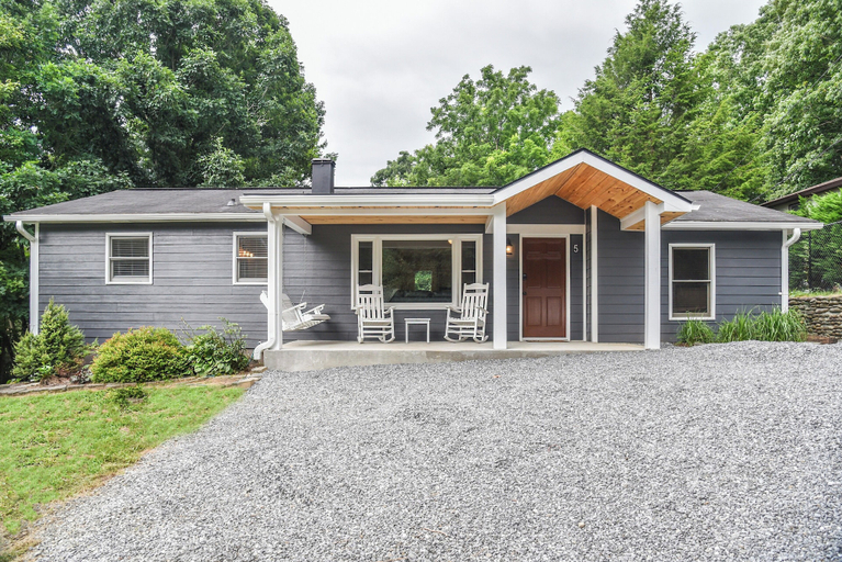 Exterior & Views 1, Grey Eagle Cottage with Hot Tub, Buncombe