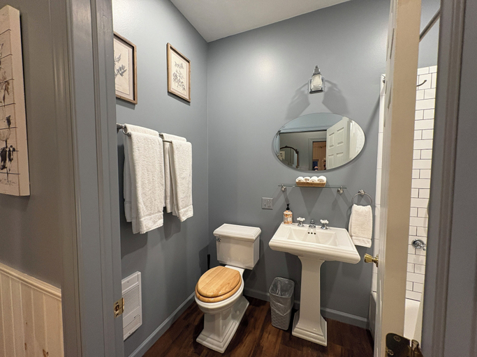Bathroom 3, Letchworth Farm Guesthouses, Livingston