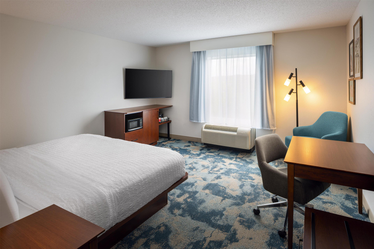 Bedroom 3, Hampton Inn & Suites Knoxville-Turkey Creek/Farrag, Knox