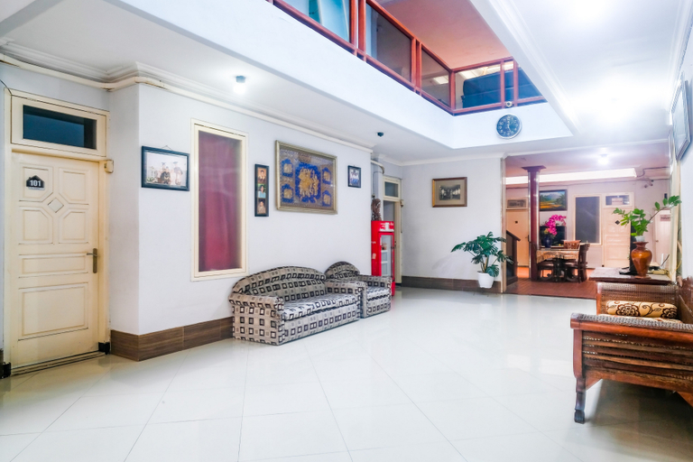 Public Area 3, RedDoorz near Batik Tulis Celaket 2, Malang