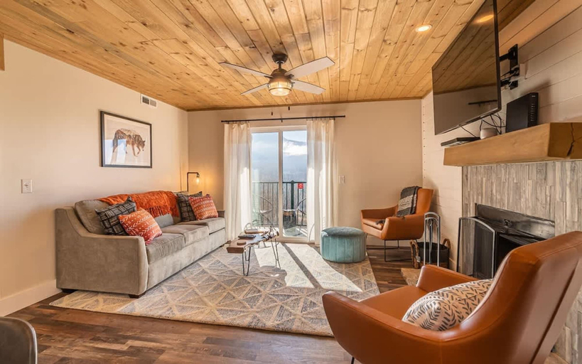 Room 4, Indoor Pool Access Full Kitchen Mountain Views, Sevier