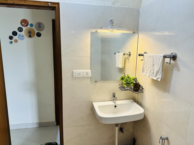 Bathroom 4, ZoomStay 3BHK Apartments, Varanasi