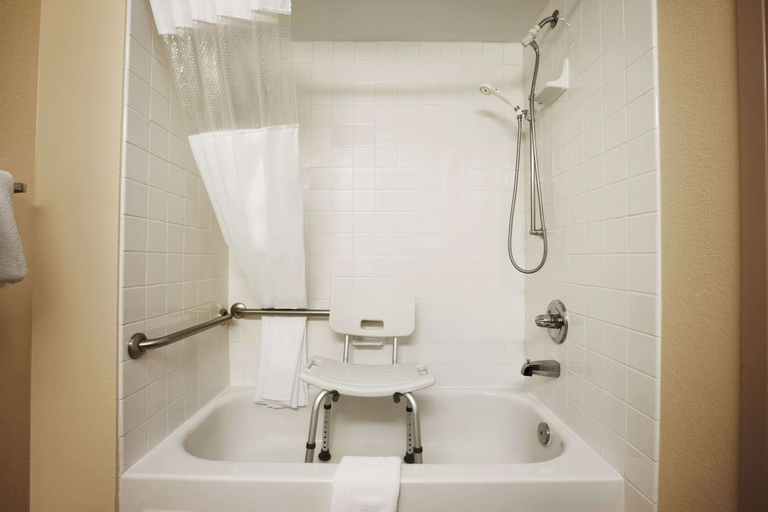 Bathroom 4, Days Inn & Suites by Wyndham Cedar Rapids, Linn