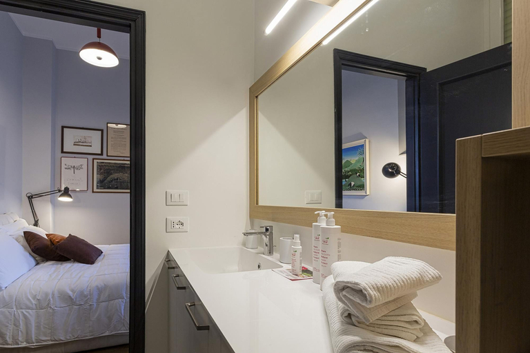 Room 2, Modern Loft in the Center by Wonderful Italy, Genova