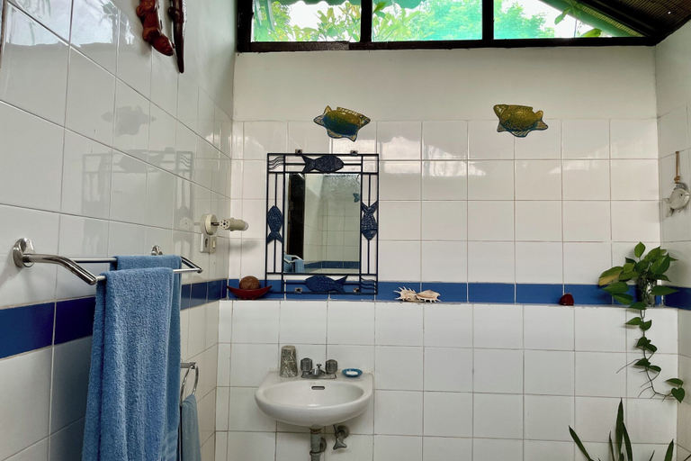 Bathroom 5, Raja's Bungalows, Lombok