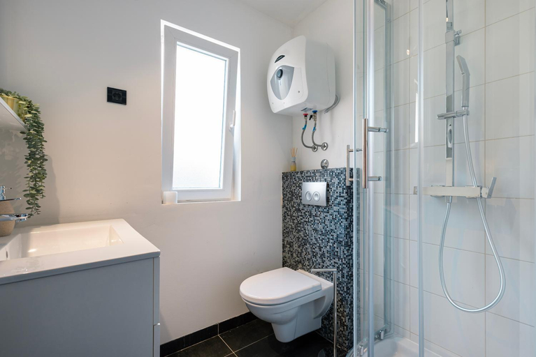 Bathroom 1, CITY BREAK Studio apartments, Šibenik