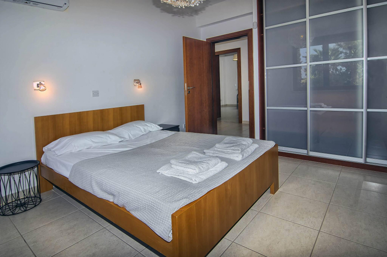 Others 3, Incredible Large Villa In Paphos sleeps 14 Children Pool, Jacuzzi, Huge Garden