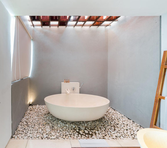 Bathroom 13
