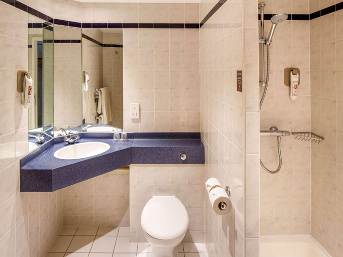 Bathroom 3, Ibis Preston North, Lancashire