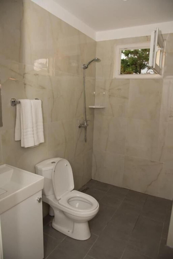 Bathroom 3, Hotel Besani, Durrësit