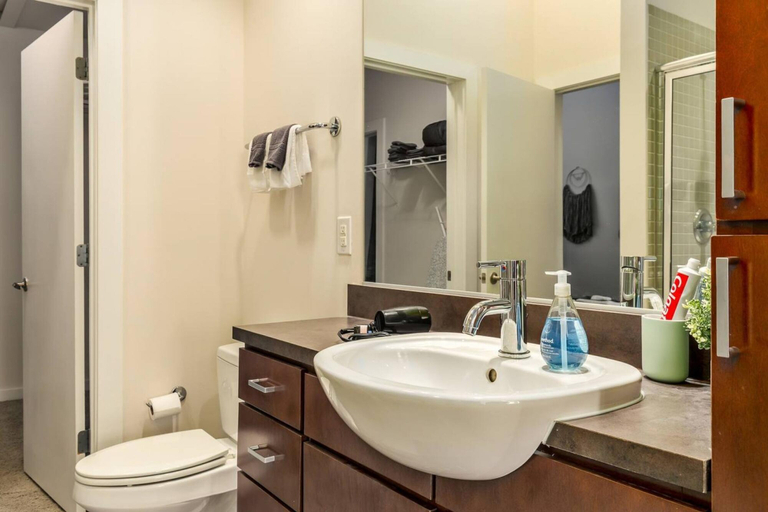 Room 3, Vibrant 2-Story Apartment with Apple TV, Mecklenburg
