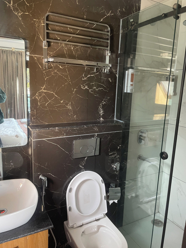 Bathroom, Maayaa inn by Ganges, Garhwal