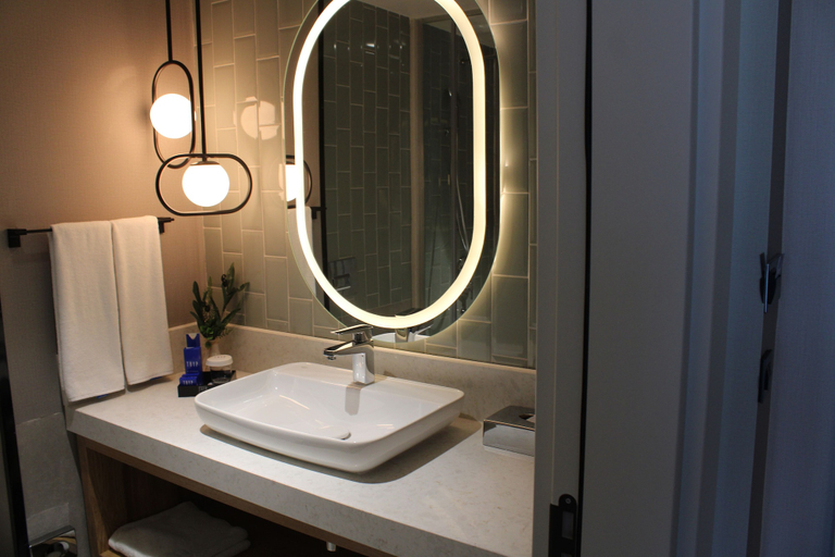 Bathroom 5, TRYP by Wyndham Istanbul Beyoglu, Beyoğlu