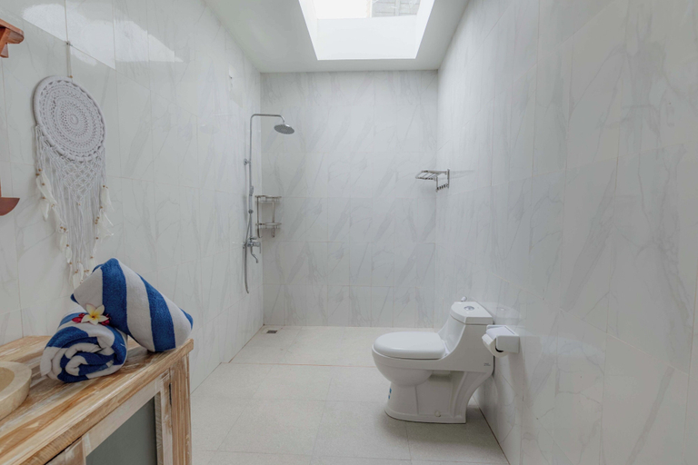 Bathroom 13