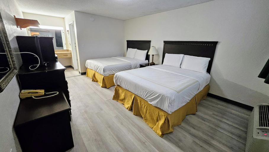 Bedroom 5, Budget Inn, Williamsburg