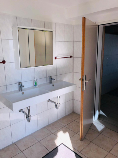Bathroom 3, Naturfreundehaus Wallersee, Salzburg Umgebung