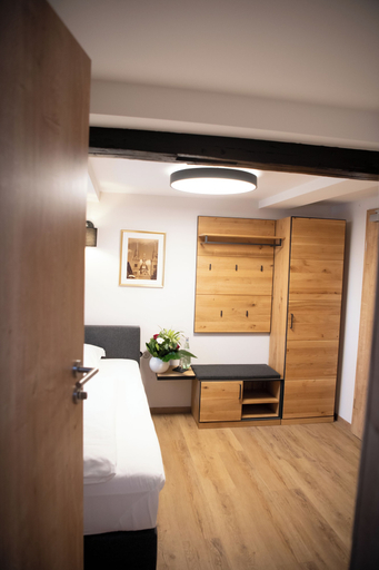 Bedroom 2, Zu den drei Kronen, Offenbach