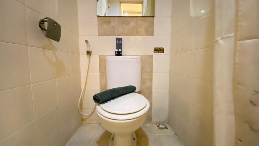 Bathroom 5, Spacious 1BR Apartment at The Edge Cimahi Bandung By Travelio, Cimahi