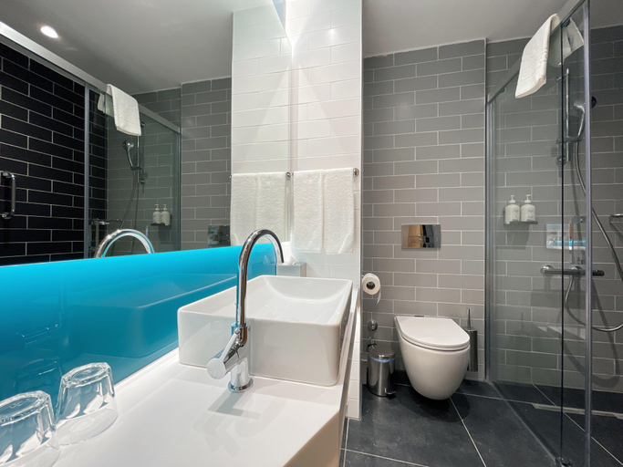 Bathroom 28
