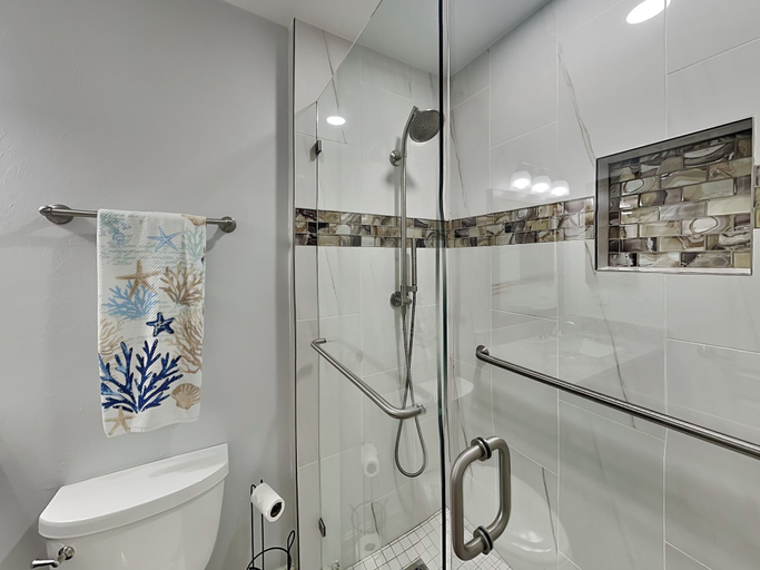 Bathroom 3, Palm Harbor Club, Lee