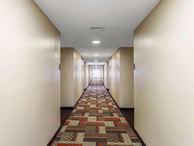 Public Area, Clarion Pointe Savannah Gateway I-95, Chatham