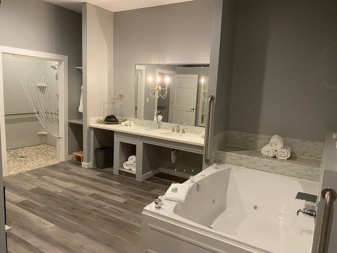 Bathroom, Belamere Swimming Pool Suites, Forsyth