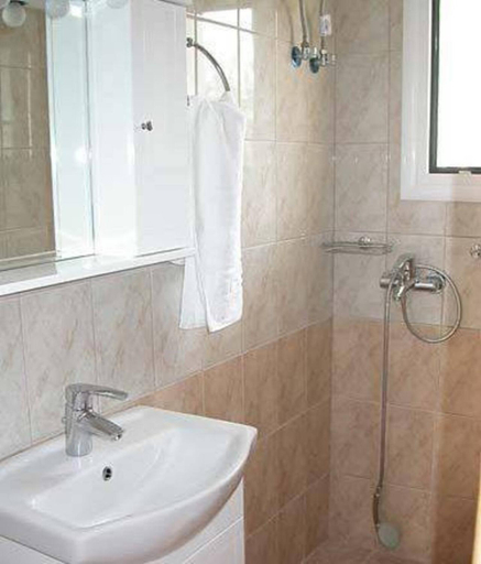 Bathroom 3, Lihas Studios, Central Greece