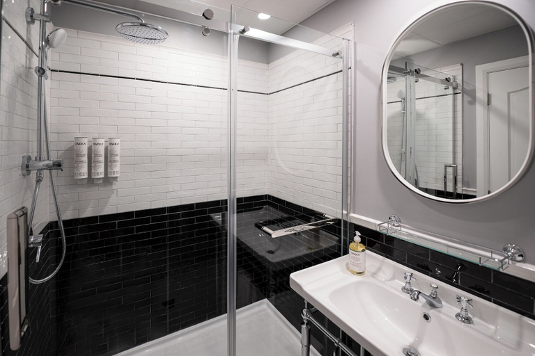 Bathroom 3, Hotel Acadia, Communauté-Urbaine-de-Québec