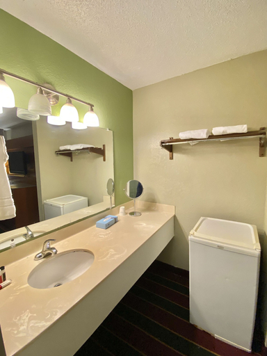Bathroom 5, Motel 6 Forrest City, AR, Saint Francis