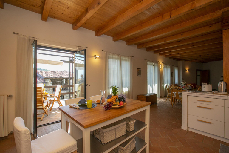 Others 4, La Casa nel Borgo Lake View, Novara