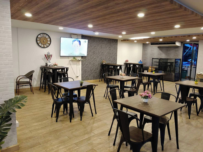 Food & Drinks 4, Bansuay Phra Nang Klao Near MRT Phra Nang By Zuzu, Muang Nonthaburi