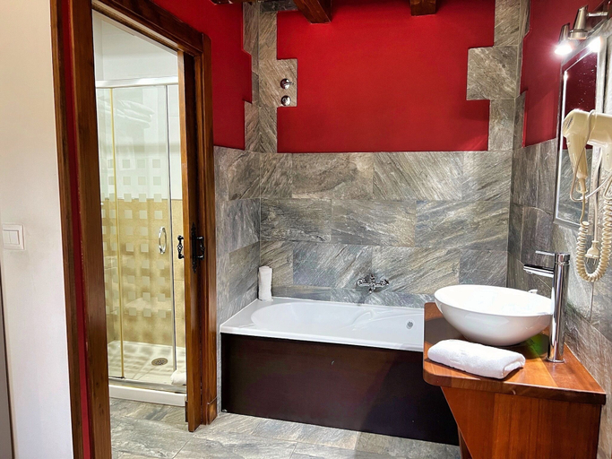 Bathroom 5, Apartamentos Spa Casco Histórico de Isla, Cantabria