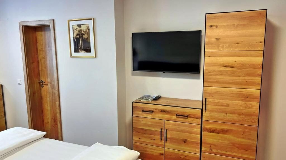 Bedroom 4, Zu den drei Kronen, Offenbach