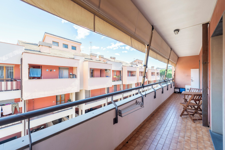 Others 5, Charming 2-bed flat balcony & parking, Genova