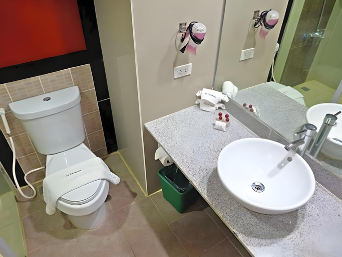 Bathroom 4, La Carmela de Boracay Hotel, Malay