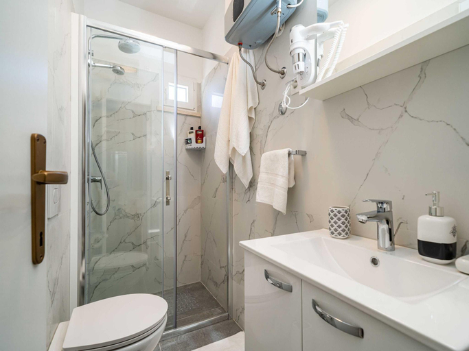 Bathroom 3, Apartment Debos - One-Bedroom Apartment with Balcony and Sea View, Dubrovnik
