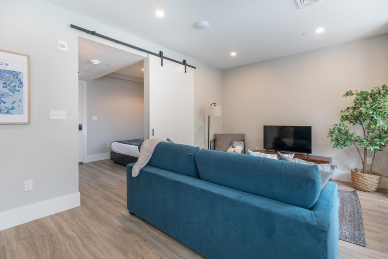 Others 4, Symphony Suites by Thatch, Boston