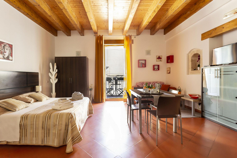 Room 4, Salomone Apartment 3, Syracuse