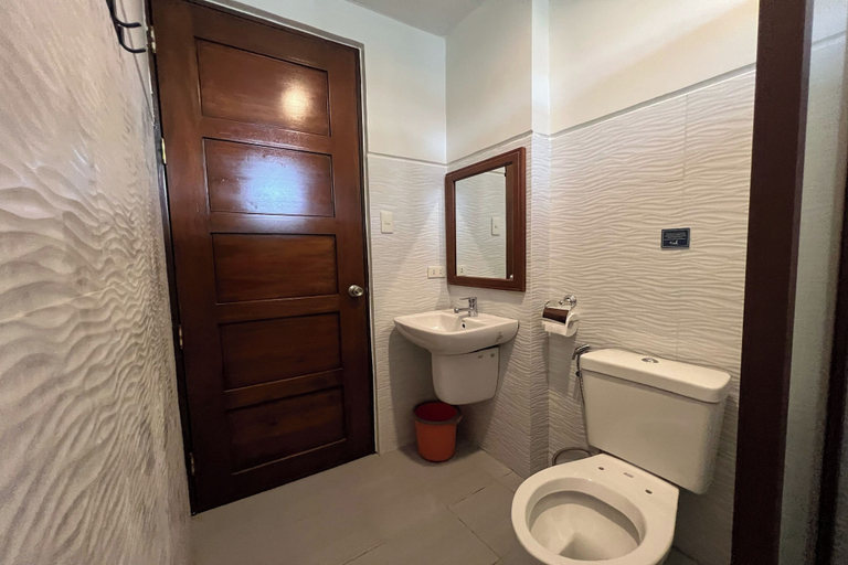 Bathroom 4, Serenity Suites, San Rafael