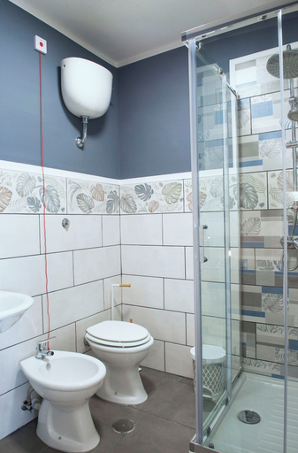 Bathroom 5, Hotel Riesco, Rome