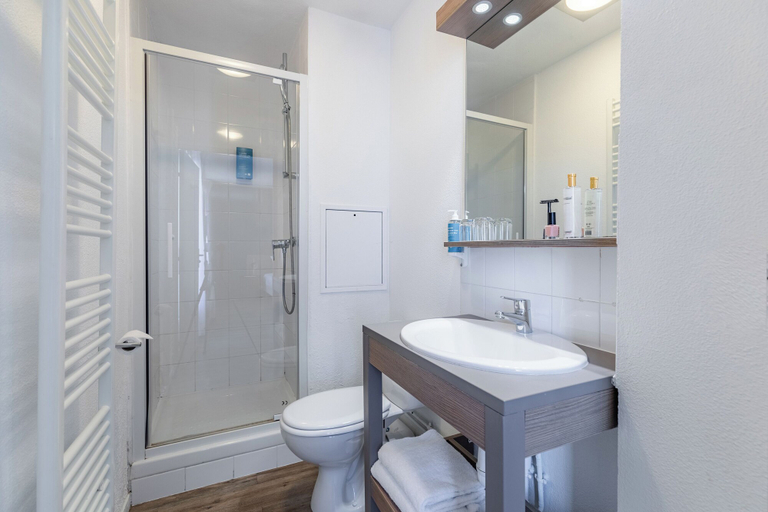 Bathroom 5, Appart'City Classic Paris La Villette, Paris