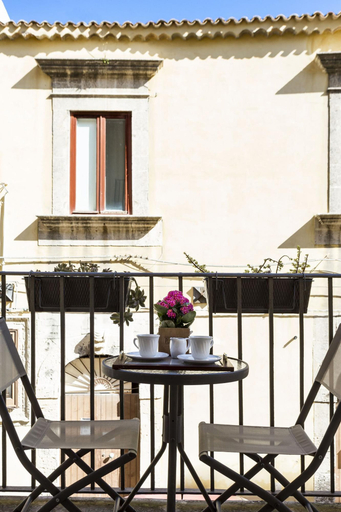 Room 2, Salomone Apartment 3, Syracuse