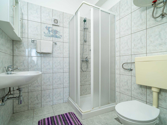Bathroom 2, Apartments Nikolina LU - Two-Bedroom Apartment with Balcony, Lumbarda